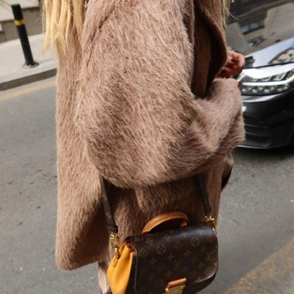 Women's Faux Fur Coat - Tan - Picture 5 of 7